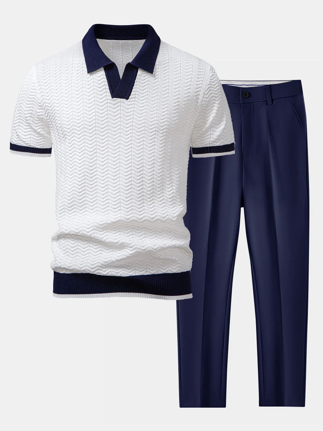 Stickad V-ringad polo med kontrasterande textur — kombinerad med slim fit-byxa